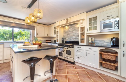 Mato Serrao Villa | 5 Bedroom Villa With Pool, Hot Tub And Sea View. Walking Distance of Town