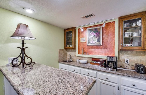 Fresno Cottage | 5 Mi to Fresno State: Family Gem w/Backyard Oasis
