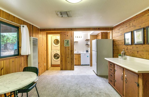 Oroville Cottage | 5 Mi to Lake Oroville: Huge Riverfront Home!
