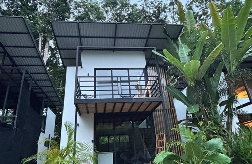 Puerto Viejo de Talamanca House | 5 min to Cocles Beach | Modern, Quiet Home with A/C Walk to Shops