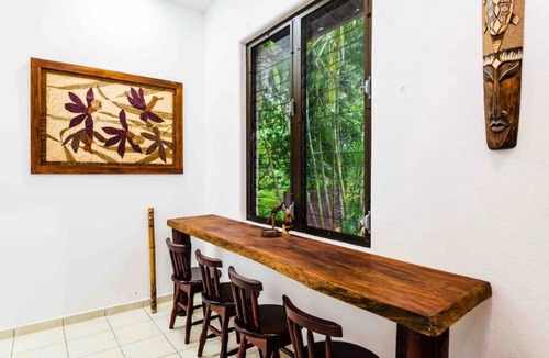 Tamarindo House | 5 min walk to beach/sleeps 12-18/gated parking/pool