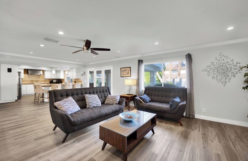 Rancho Oakey House | 5 Mins to Strip Vegas Villa Pool Yard Gather Fun!