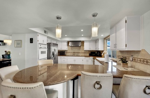 Rancho Oakey House | 5 Mins to Strip Vegas Villa Pool Yard Gather Fun!
