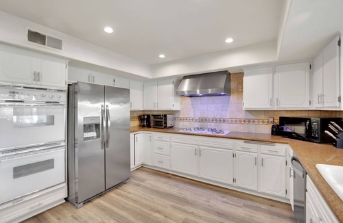 Rancho Oakey House | 5 Mins to Strip Vegas Villa Pool Yard Gather Fun!