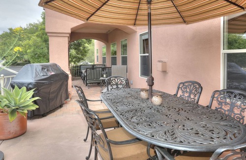 Santa Barbara Condo | 5 minutes to the beach and downtown, pool, spa, outdoor patio & garage .