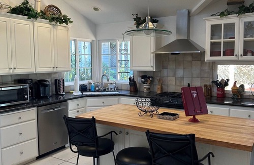 Morro Bay House | 5 Star, Coastal Retreat- Chef’s Kitchen, Spa & Walk to DT- Eco Clean