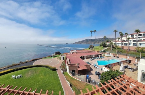 Avila Beach Hotel | 5-Star Location over Avila Beach with fitness room, WiFi, Bbq Piers Golf Course