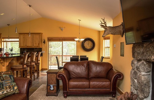 Tahoe Paradise House | 5-Star Luxury Tahoe Cabin! Great Location! Pool Table! Darts! Ping Pong!