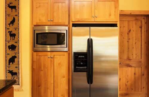 Tahoe Paradise House | 5-Star Luxury Tahoe Cabin! Great Location! Pool Table! Darts! Ping Pong!