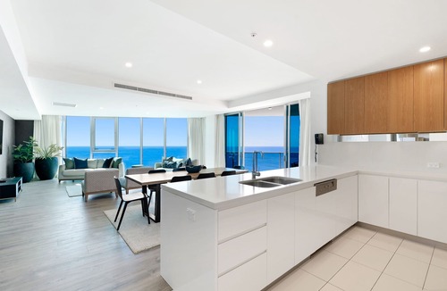 Surfers Paradise Apartment | 5-Star Panoramic Oceanview Sub-Penthouse