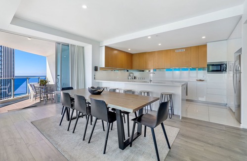 Surfers Paradise Apartment | 5-Star Panoramic Oceanview Sub-Penthouse