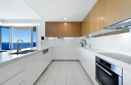 Surfers Paradise Apartment | 5-Star Panoramic Oceanview Sub-Penthouse