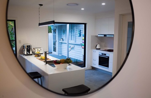 Surfers Paradise House | 5-Star Surfers Paradise Holiday House - Lamour House