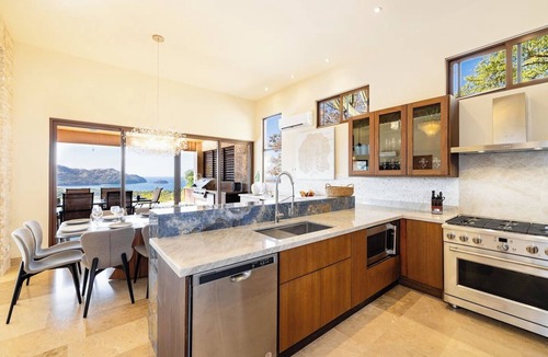Coco House | 5BR Home Breathtaking View of Coco Bay