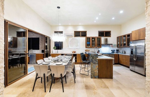Coco House | 5BR Home Breathtaking View of Coco Bay