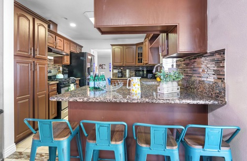 Las Vegas Villa | 5BR Luxury: Heated Pool, Hot Tub, Game Room & BBQ - 10 Min to Las Vegas Strip