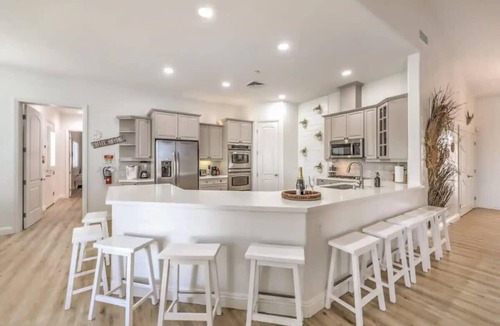 Henderson Villa | 5BR Luxury Villa Pool, Spa, RV Parking, Sleeps 12