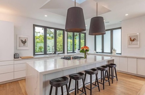 Central Malibu House | 6-Bedroom Luxury Oasis with Private Pool in Malibu