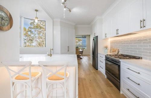 Burleigh Heads Apartment | 6 Bedroom Oasis in Burleigh Heads