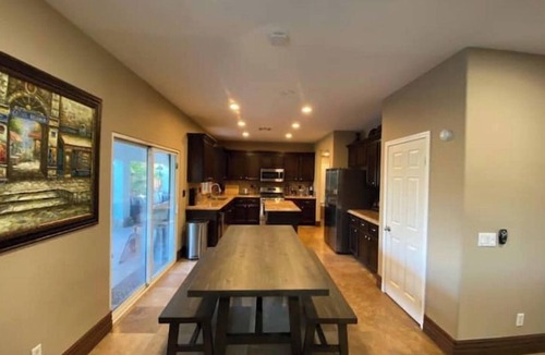 Coachella House | 6 Bedrooms, 9 Beds, Swim Up Pool Bar Oasis - Game Room In Garage