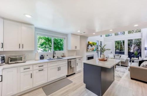 Menlo Park House | 601-Lavish Family Home w AC & Patio near Meta & Stanford