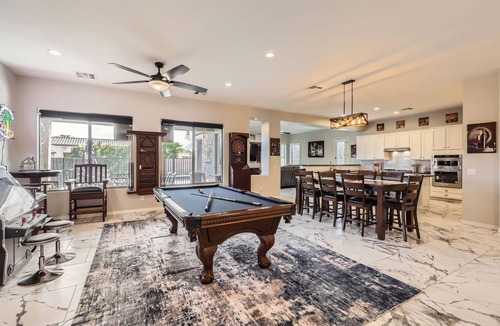 Missouri Ranch House | 6BR, heated pool/spa, large grass yard, BBQ Island, & games galore near Westgate