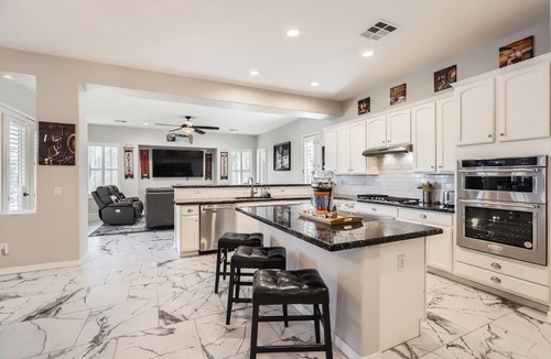 Missouri Ranch House | 6BR, heated pool/spa, large grass yard, BBQ Island, & games galore near Westgate
