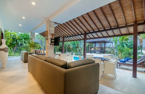 Petitenget Villa | 7 Bdrm - Seminyak - Last Minute Deal 50%+ OFF! FRIENDLY, AMAZING VALUE!