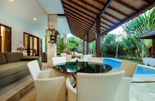 Petitenget Villa | 7 Bdrm - Seminyak - Last Minute Deal 50%+ OFF! FRIENDLY, AMAZING VALUE!