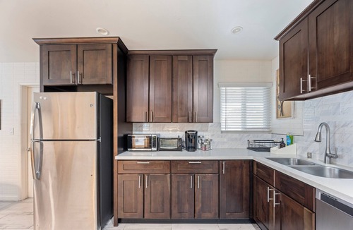 Hayward House | 7 Bed Single Level Home+Detached Casita, Game Room, Fire-pit, Free Parking/Wi-fi