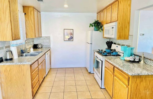 Northeast Reno House | 7-bedroom/9TVs/sleeps21