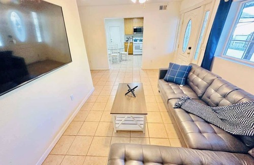Northeast Reno House | 7-bedroom/9TVs/sleeps21