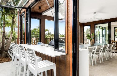 Mooloolaba House | 7 bedroom home on Mooloolaba canal