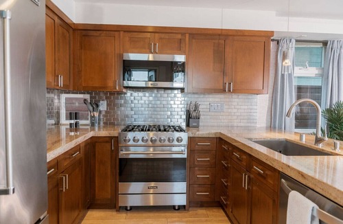 West Newport House | 7 Br, 2 Hot Tubs, Rooftop, Beach Block, Ocean View