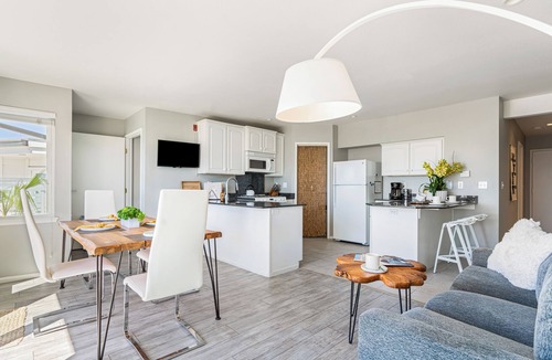 Cayucos House | 7 Bungalows | Steps to Pier + Beach | Ocean Views, Outdoor Bar, Firepit, Lounge