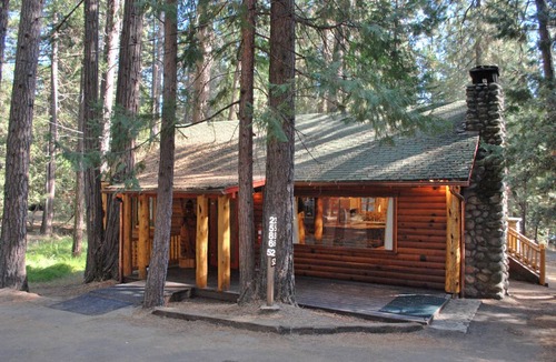 North Wawona Cabin | 70 m² Cabin ∙ 2 bedrooms ∙ 6 guests