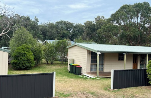 Venus Bay House | 700m to Surf Beach Relaxed Family Coastal Escape for 5 Linen provided