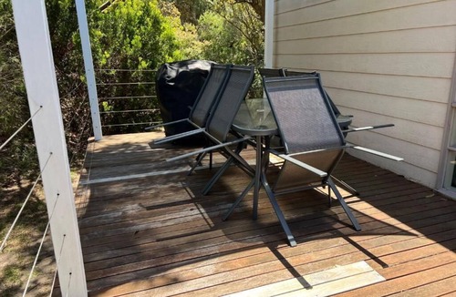 Venus Bay House | 700m to Surf Beach Relaxed Family Coastal Escape for 5 Linen provided