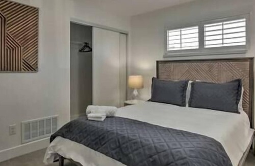 Rancho Oakey House | #76 Vegas Baby! Mins to Strip/Dwtn/LV Conv Center!