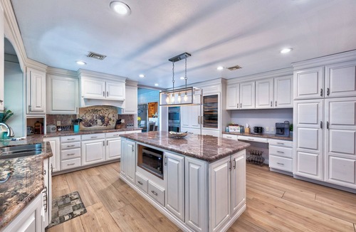 Spring Valley House | 777rentals - 8BR/4.5BA - Westside Luxury