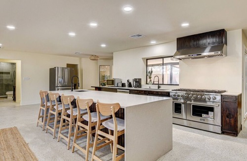 Las Vegas House | 7BD/6.5BA Zen Haven near the Strip