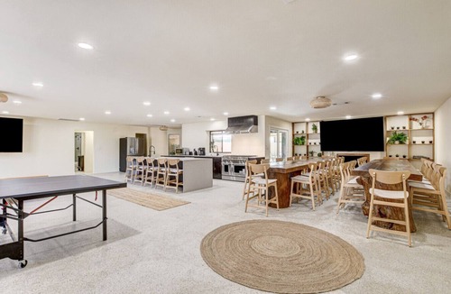 Las Vegas House | 7BD/6.5BA Zen Haven near the Strip