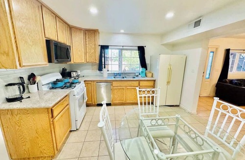 Northeast Reno House | 7Bedroom|3Bath|Sleeps21|9TVs