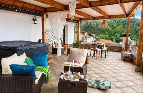 Arganil House | A Encantada Spa e Vista 180 Casa de Artista