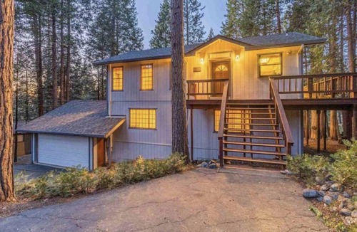 Phoenix Lake-Cedar Ridge Cabin | A family friendly cabin nestled in the beautiful Stanislaus National Forest.