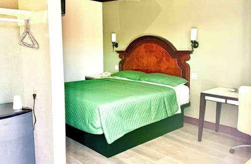 Sunrise Manor Hotel | A Fisher's Inn Motel