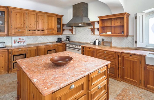 Albufeira Villa | A happy family home boasting lovely gardens and 2 swimming pools