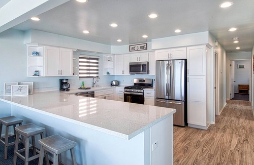 West Newport Condo | A magnificent view awaits you as you enter.this upper unit is one-of-a-kind!