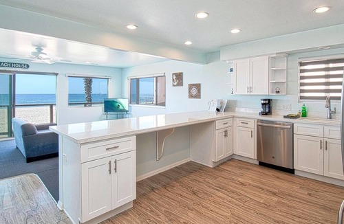 West Newport Condo | A magnificent view awaits you as you enter.this upper unit is one-of-a-kind!