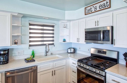 West Newport Condo | A magnificent view awaits you as you enter.this upper unit is one-of-a-kind!
